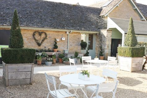 daylesford farm Gravel Courtyard, Farm Courtyard, Daylesford Farm, Farm Hotel, Pub Garden, Bicester Village, Courtyard Gardens, Courtyard Gardens Design, Barn Renovation