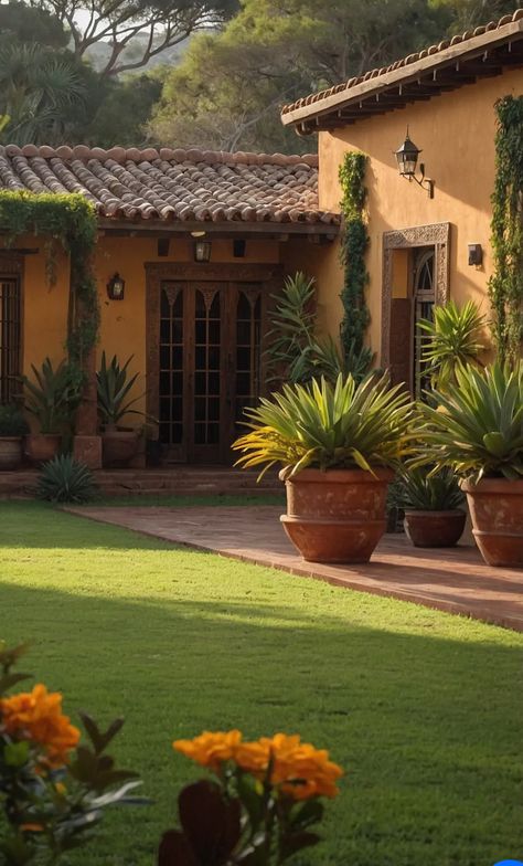 Hacienda Style House Plans, Mexican Architecture Traditional, Hacienda Style House, Hacienda Style Homes Interiors, Traditional Mexican House, Mexican Courtyard, Spanish Tile Roof, Mexican House, Mexican Architecture