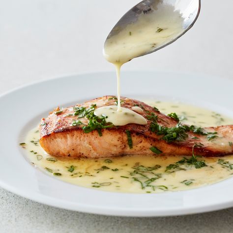 Lemon Beurre Blanc Sauce, Beurre Blanc Sauce Recipe, Sauce For Salmon, Main Course Dishes, Lemon Salmon, Easy Salmon, Seared Salmon, Easy Weeknight Meals, Salmon Recipes