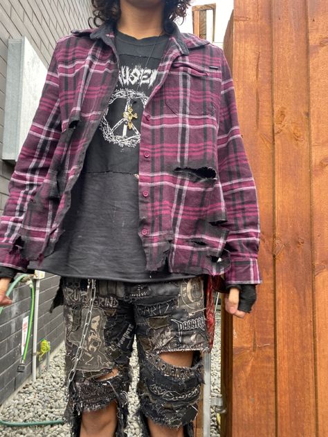 Crust Punk Clothes, Anarchist Fashion, Homeless Aesthetic Outfit, Crust Pants Patch Ideas, Crust Punk Style, Crust Punk Aesthetic, Folk Punk Aesthetic, Crust Punk Fashion, Crust Jacket