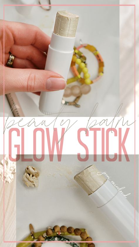 Diy Body Balm Stick, Diy Blush Stick, Diy Face Balm, Homemade Highlighter Makeup, How To Make Highlighter Makeup Diy, Homemade Highlighter, Diy Natural Makeup Recipes, Diy Liquid Highlighter, Diy Lotion Stick