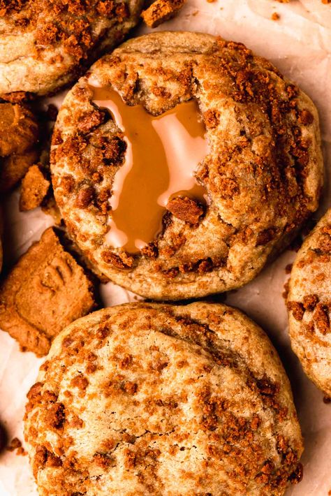 Biscoff Stuffed Cookies Recipe, Stuffed Biscoff Cookies, Apple Biscoff, Fall Stuffed Cookies, Biscoff Recipes Cookies, Biscoff Stuffed Cookies, Biscoff Cookies Recipe, Cookie Butter Cookies, Stuffed Cookies Recipes