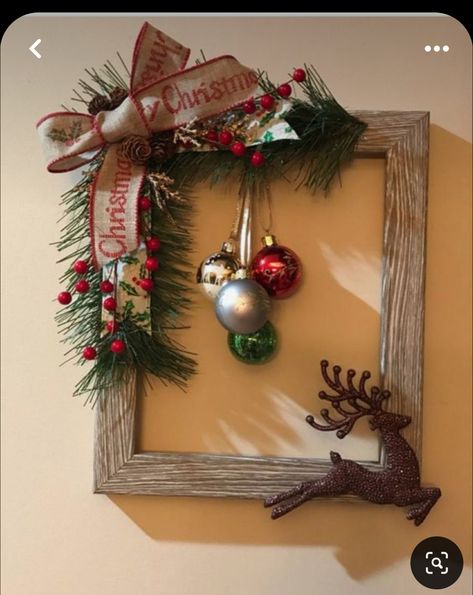 Picture Frame Christmas Wreath, Picture Frame Christmas Decor, Frame Wreaths, Christmas Frames Diy, Picture Frame Wreath, Christmas Picture Frames, Christmas Advent Calendar Diy, Christmas Decorations Diy Crafts, Picture Frame Crafts