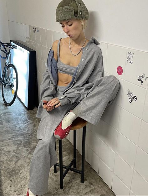 Iris Law Outfits, Iris Law Style, Law Outfits, Slow Fashion Clothes, Iris Law, Bags Outfit, French Elegance, Art Study, Fire Fits