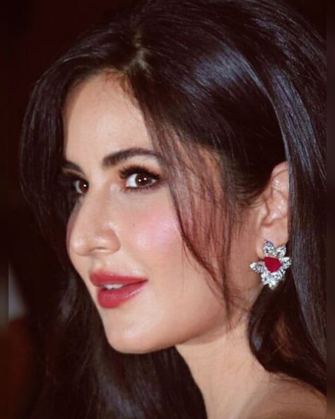 Old Movie Poster, Katrina Kaif Photo, Bollywood Hairstyles, Pinterest Makeup, Dress Hairstyles, Katrina Kaif, Feminine Aesthetic, Interesting Faces, Bollywood Celebrities