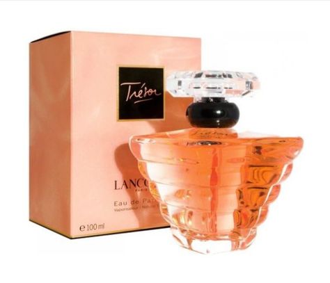 Lancome Tresor, Lancome Perfume, Light Sun, Signature Fragrance, Perfume Scents, Money Organization, Perfume Gift Sets, Perfume Gift, Perry Ellis