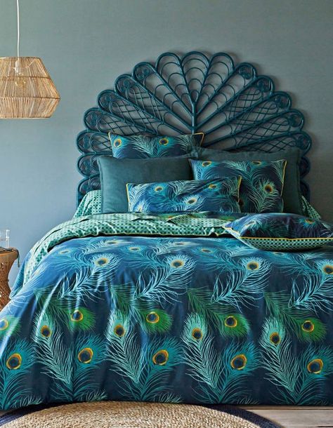 Peacock Room Decor, Peacock Bathroom, Peacock Bedroom, Peacock Bedding, Living Room Designs India, Peacock Room, Pottery Barn Teen Bedding, Colorful Headboard, Rattan Headboard