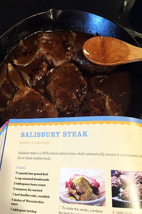 Miss Southern : A Southern Comfort Meal At It's Finest: Pioneer Woman's Salisbury Steak Ground Beef Salisbury Steak, Beef Salisbury Steak, Meat Dishes For Dinner, Steak Ideas, Dinner Ground Beef, Dishes For Dinner, Food Comfort, Salisbury Steak Recipes, Pioneer Woman Recipes