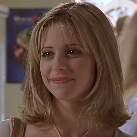 Buffy Hair, 90s Haircuts, Buffy Vampire Slayer, Buffy Style, Tattoo Hair, Gothic Baby, Makeup Tattoo, Buffy Angel, Buffy Summers