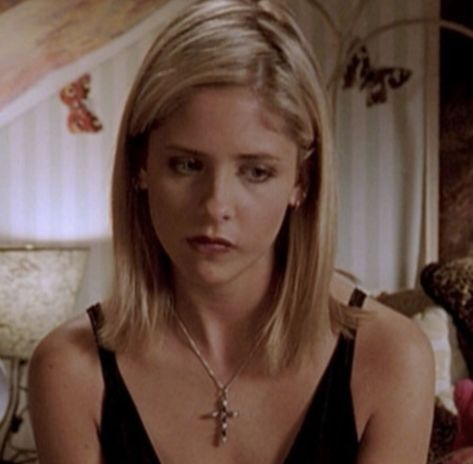 Sarah Michelle Gellar Short Hair, Buffy Short Hair, Buffy Makeup Looks, Buffy Summers Hairstyles, Buffy Haircut, Buffy Summers Hair, Buffy Jewelry, Buffy Summers Icons, Buffy Summers Aesthetic