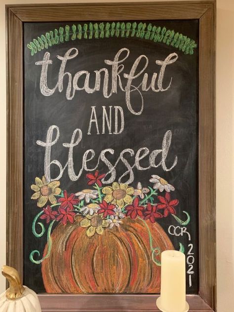 Thanksgiving Chalkboard Art, Chalkboard Art Ideas, Thanksgiving Backdrop, Fall Chalkboard Art, Thanksgiving Chalkboard, Chalkboard Inspiration, Chalkboard Art Diy, Fall Chalkboard, Chalkboard Projects