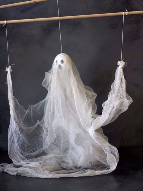 DIY Ghost Puppet Ghost Puppet, Theatre Crafts, Diy Ghost, Ghost Walk, Creativity Ideas, Easy Diy Halloween Decorations, Ghost Diy, Puppets Diy, Handmade Charlotte