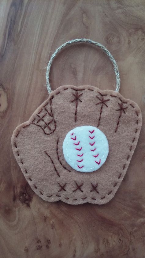 Baseball Christmas Ornaments Diy, Sport Ornaments Diy, Sports Ornaments Diy, Sport Ornaments, Nicu Halloween, Baseball Christmas Ornaments, Baseball Fabric, Baseball Ornaments, Baseball Christmas