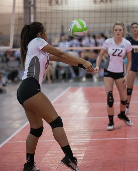 Volleyball Uniform, Volleyball Motivation, Womens Volleyball, Volleyball Photography, Volleyball Girl, Volleyball Wallpaper, Volleyball Uniforms, Volleyball Photos, Playing Volleyball