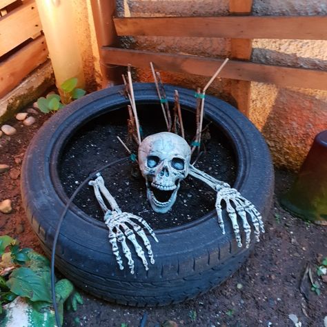 Pumpkin Tire Decoration, Fall Tire Decorations, Tire Halloween Decorations, Halloween Tire Decorations, Tire Decor, Tire Wreath, Tire Decoration, Skeleton Garden, Tire Ideas