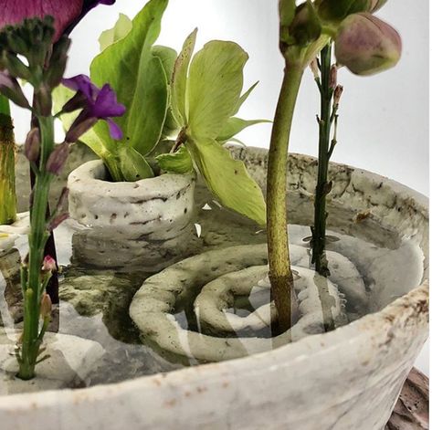 Diy Clay Flower Frogs, Ikebana Vases Pottery Handmade, Ikebana Vases Ceramics, Ceramic Ikebana, Flower Frogs Ceramic, Ceramic Flower Frog, Frog Vase Pottery, Ceramic Flower Frog Vase, Flower Frogs