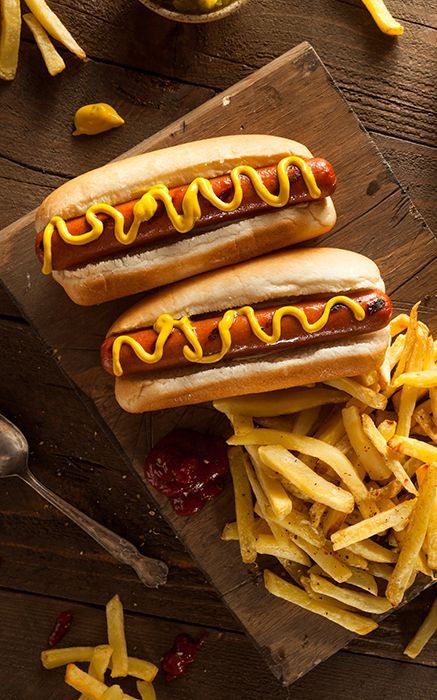 Hot Dog Photoshoot, Hot Dogs Photography, Hot Dog Pictures, Hot Dog Aesthetic, Hot Dog Photography, Hod Dog, Menu Presentation, Hot Dog Pizza, Calendar Images