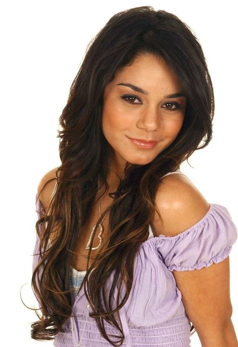 Vanessa Hudgens Vanessa Hudgens 2000s, Gabriela Montez, Vanessa Hudgens Hair, Vanessa Hudgens Outfits, Vanessa Hudgens And Austin Butler, American Mansions, Vanessa Hudgens Style, 2000s Girl, Outfits 2000s