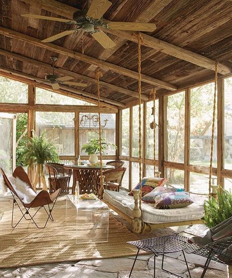 Screened In Porch Makeover, Screen Porch Decorating, Small Back Porches, Rustic Sunroom, Small Porch Ideas, Back Porch Designs, Covered Back Porches, Screened Porch Decorating, Screened In Porch Decorating Ideas