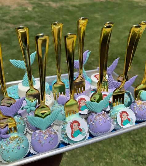 Before they melted 😭😩 I’m glad I at least got a picture lol. #mermaidtreats#birthdaytreats#desserttable#princessariel#dippedchocolate#dippedtreats#chocolatecovered#summertime#cakesicles#oreos#cakesiclesofinstagram#dippedpretzels Little Mermaid Theme Party, Mermaid Cake Pops, Birthday Dessert Table, Dessert Table Birthday, Little Mermaid Cakes, Birthday Dessert, Ariel Birthday, Mermaid Theme Party, Mermaid Cakes