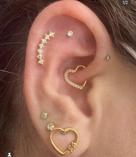 Ear Piercing Anti Tragus, Double Flat Piercing, Flat Ear Piercing, Piercing Daith, Creative Earrings, Daith Jewelry, Diamond Earrings For Women, Pretty Ear Piercings, Geeky Girls