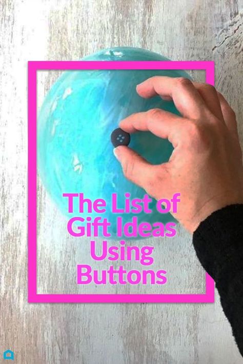 Save your buttons for these adorable gift ideas What To Do With Buttons Ideas, Button Crafts To Sell Diy Ideas, Uses For Buttons, Old Buttons Ideas Diy Projects, Buttons Crafts Ideas, Button Crafts To Sell, Button Art Ideas, Crafts With Buttons, Construction Vbs