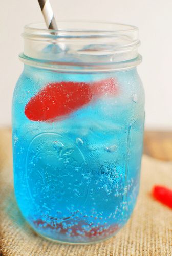 Ocean Water - 7Up or Sprite, blue food coloring, & Swedish Fish.  Fun for kids & summer parties. Swedish Fish, Blue Food Coloring, Lemon Lime Soda, Kid Drinks, Blue Food, Blue Curacao, Toddler Snacks, Snacks Für Party, Ocean Water