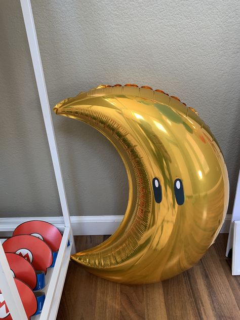 Balloon power moon for super Mario odyssey party decorations Super Mario Odyssey Birthday Party, Mario Ghost Balloons, Mario Odyssey Birthday Party, Baloon Garland Mario, Super Mario Bros Party Balloons, Power Moon Mario Odyssey, Video Game Birthday Party Decorations, Decoration Video, Moon Decoration