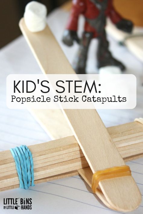 Catapult For Kids, Popsicle Stick Catapult, Vetenskapliga Experiment, Diy With Kids, Kids Stem Activities, Engineering Activities, Stem Activity, Kid Experiments, Stem For Kids