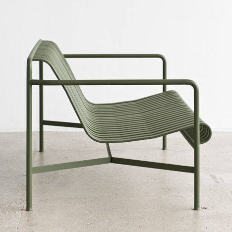 Palissade outdoor furniture by Studio Bouroullec for Hay Out Door Chair, Outdoor Lounge Furniture Metal, Hay Outdoor, Chaise Bouroullec, Hay Outdoor Furniture, Bouroullec Design, Exterior Furniture, Log Home Plan, Low Chair