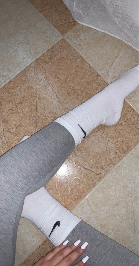 Long Socks With Leggings, Long Nike Socks Outfit, Nike Socks With Leggings, Nike Socks Outfit Leggings, Nike Socks Over Leggings Outfit, Tube Socks Outfit, Socks Over Leggings Outfit, Socks Over Leggings, Nike Socks Outfit