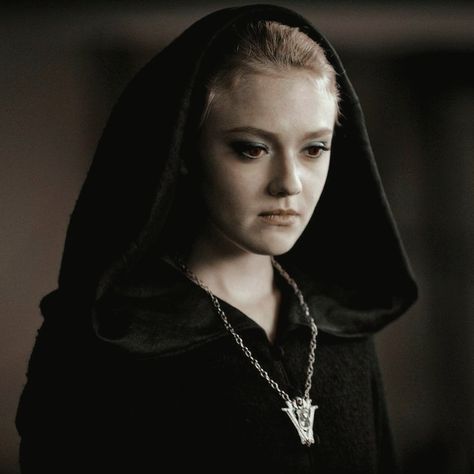 Jane Volturi, Volturi Kings, Rosalie Cullen, Twilight Vibes, Twilight Outfits, Twilight Aesthetic, Vampire Aesthetic, Twilight Breaking Dawn, City Of God