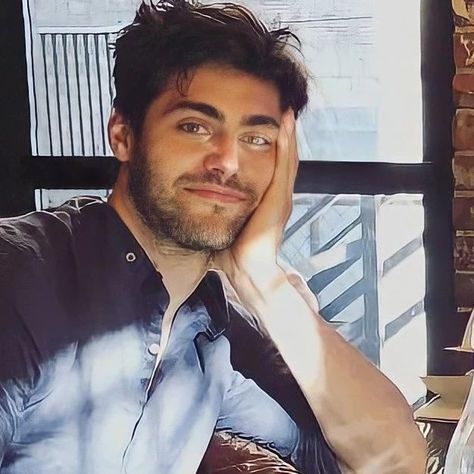 O Daddario (3 anos:: 13K✨✨🥂🍾✨✨) (@daddariolegacy) posted on Instagram: “Bom dia!! . . #matthewdaddario #mattdaddario” • May 13, 2022 at 8:53am UTC Matt Daddario, No Thoughts Head Empty, Original Doctor Who, No Thoughts, Hey Handsome, Matthew Daddario, Alec Lightwood, Shadow Hunters, Night Aesthetic