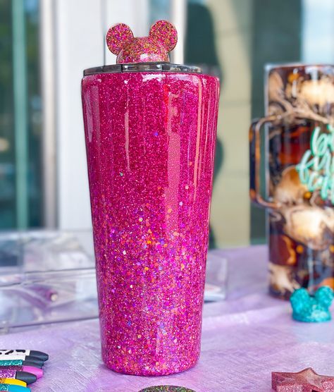 Pink Glitter Epoxy Tumbler, Pink Glitter Tumbler Ideas, Rosé Core, Ombré Glitter, Girl Apartment Decor, Food Safe Epoxy, Glitter Dipped, Custom Tumbler Cups, Cup Ideas