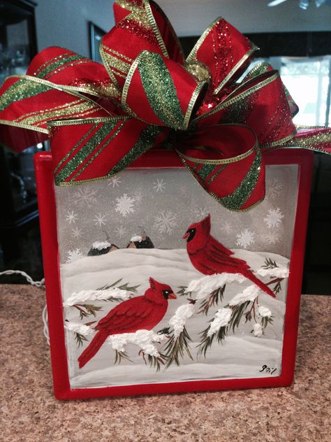 Cardinals in the snow. Christmas Gift Ideas Diy, Painted Glass Blocks, Christmas Glass Blocks, Decorative Glass Blocks, Glass Block Crafts, Lighted Glass Blocks, Christmas Blocks, Season Decor, Block Painting