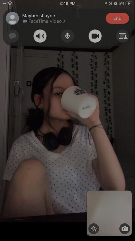 #mug #facetime #videochat #girl #aesthetic (?) #headphones #whiteshirt Facetiming Aesthetic, Facetime Aesthetic, Grace Core, Aesthetic Headphones, 2024 Vision, Video Chat, New Beginnings, Photo Poses, White Shirt