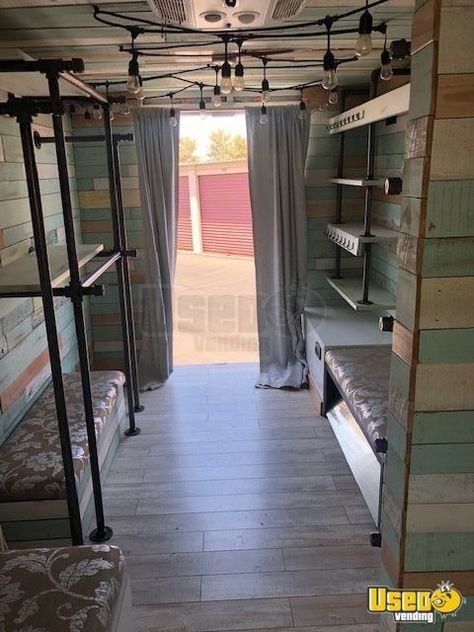 2006 Freightliner Turnkey Mobile Boutique | Fashion Truck for Sale in Arizona Trailer Pop Up Shop, Mobile Boutique Ideas Trailers, Boutique Trailer Mobile Shop, Trailer Boutique Ideas, Mobil Boutique, Mobile Retail Store, Airstream Boutique, Trailer Boutique, Mobile Business Ideas