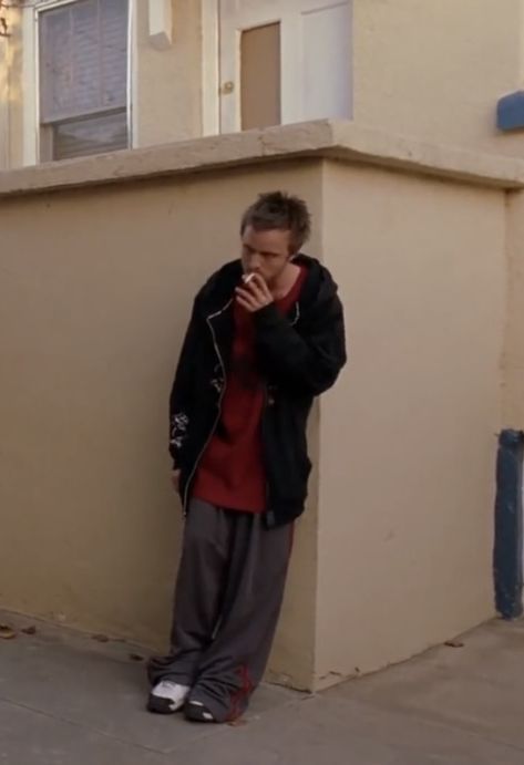 Jesse Pinkman Style Clothes, Jessie Breaking Bad Outfits, Jesse Pinkman Haircut, Jesse Breaking Bad Outfits, Jessie Breaking Bad, Jessi Pinkman, Jesse Pinkman Outfit, Jesse Pinkman Style, Breaking Bad Jesse