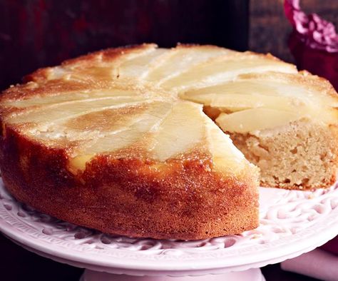 Pear and almond cake Almond Loaf, Pear And Almond Cake, Maple Syrup Recipes, Weekly Recipes, Apple Slice, Almond Cake Recipe, Pear Cake, Almond Crusted, Pear Recipes