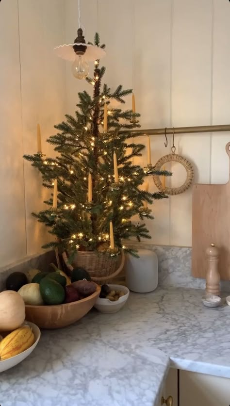 Modern Victorian Christmas Decor, Nancy Meyers Christmas, Little Women Christmas Aesthetic, European Christmas Decor, Victorian Christmas Decor, Ideas Bedroom Decoration, Cottage Core Christmas, Bedroom Decoration Ideas, European Christmas