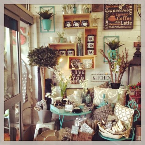 Vintage Show Off: No Help. No Truck. No Big Pieces in My Booth. Vintage Market Booth, Antique Store Displays, Creative Booths, Vintage Booth Display, Flea Market Booth, Antique Booth Displays, Antique Mall Booth, Vintage Booth, Antique Booth Ideas