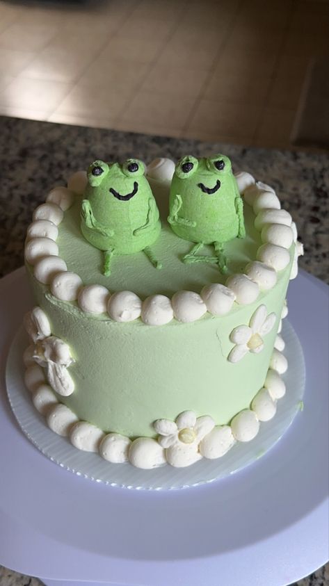 Jonah Core, Frog Cake Ideas, Lettering Cake, Froggy Cake, Goofy Cake, Frog Cake, 18th Cake, Cake Drawing, Green Cake