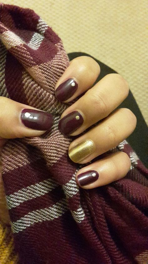 Burgundy & Gold Accent Nails Gold Accent Nail, Burgundy And Gold, Accent Nails, Gold Accents, Nail Art, Nails, Gold, Beauty