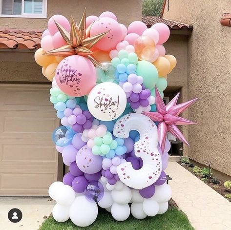 Content Pictures, Balloon Arrangement, First Birthday Balloons, Birthday Party Decorations Diy, Balloon Display, Pastel Balloons, Diy Balloon Decorations, Balloon Arrangements, Rainbow Balloons