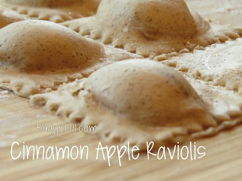 homemade ravioli Apple Ravioli, Easy Homemade Ravioli, Ravioli Filling Ideas, Ravioli Recipe Homemade, Ravioli Recipes, Sunday Meals, Spiced Applesauce, Fried Pasta, Fried Apple