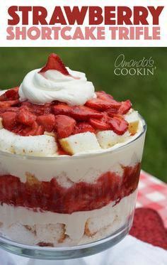 Angel Food Cake Trifle, Shortcake Trifle, Trifle Bowl Recipes, Strawberry Angel Food Cake, Strawberry Shortcake Trifle, Angel Food Cake Desserts, Bbq Desserts, Layered Dessert, Potluck Desserts