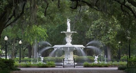 Forsyth Park Review - Savannah Georgia - Sights | Fodor’s Travel Summer Hygge Ideas, Savanna Georgia, Park Fountain, Savannah Historic District, Historic Savannah, Babymoon Destinations, Visit Savannah, Forsyth Park, Tybee Island