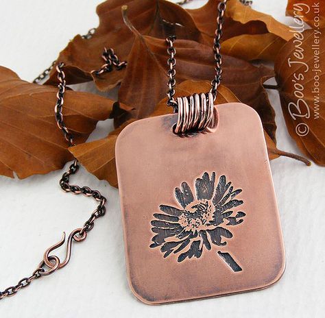 Daisy etch copper necklace 16341f | par Boo's Jewellery Etched Copper Jewelry, Etched Metal Jewelry, Copper Etching, Etched Jewelry, Original Jewelry Design, Copper Jewellery, Daisy Pendant, Etched Copper, Metal Smithing