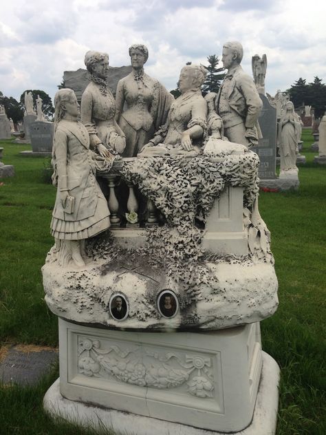 The Spinning Grave at Mt. Carmel Cemetery, Chicago. In section 19 of Mt. Carmel Cemetery stands a monument sometimes known as The Family Group – an elaborate, and beautiful, statue that serves as a gravestone for Angelo and Rosa Di Salvo Cemetary Statue, Famous Statues, Cemetery Angels, Cemetery Monuments, Cemetery Statues, Cemetery Headstones, Chicago Tours, Famous Graves, Old Cemeteries