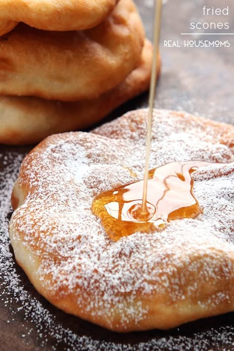 It doesn't matter what you call them - begniets, fry bread, sopapillas - these FRIED SCONES are comfort food heaven! Scone Dough Recipe, Fried Scones Recipe, Fried Scones, Scone Dough, Fried Bread Recipe, Fried Bread, Fry Bread, Fried Dough, Honey Butter